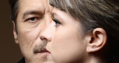 Λόλα – Η θρυλική ηρωίδα της Τρούμπας ξαναζωντανεύει στο θέατρο Παλλάς